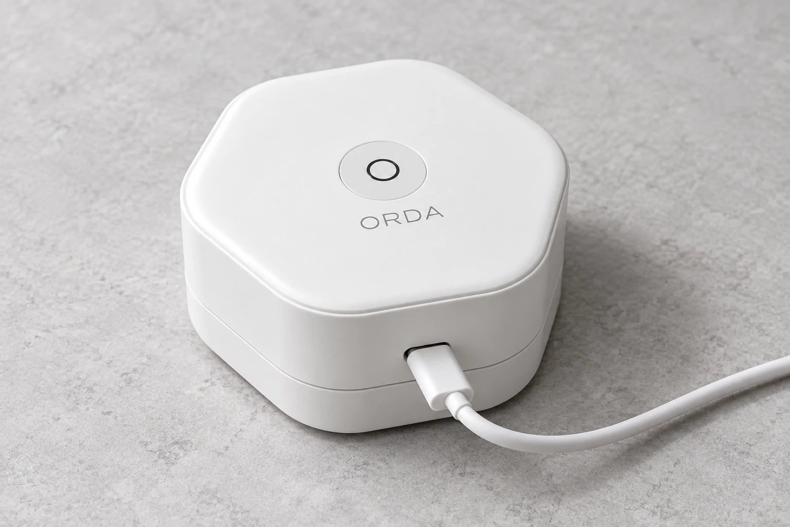 USB-C端子にケーブルを接続したポンプのイメージ